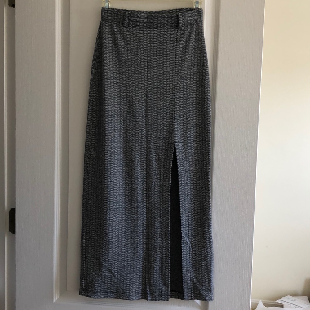 Maxi skirt with slit